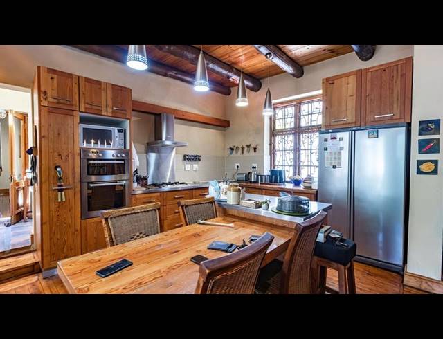 5 BEDROOM HOUSE FOR SALE IN PAARL CENTRAL WEST